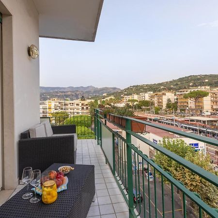Sorrentovibes - Family Home With Terrace & Amazing View In Sorrento Center Esterno foto