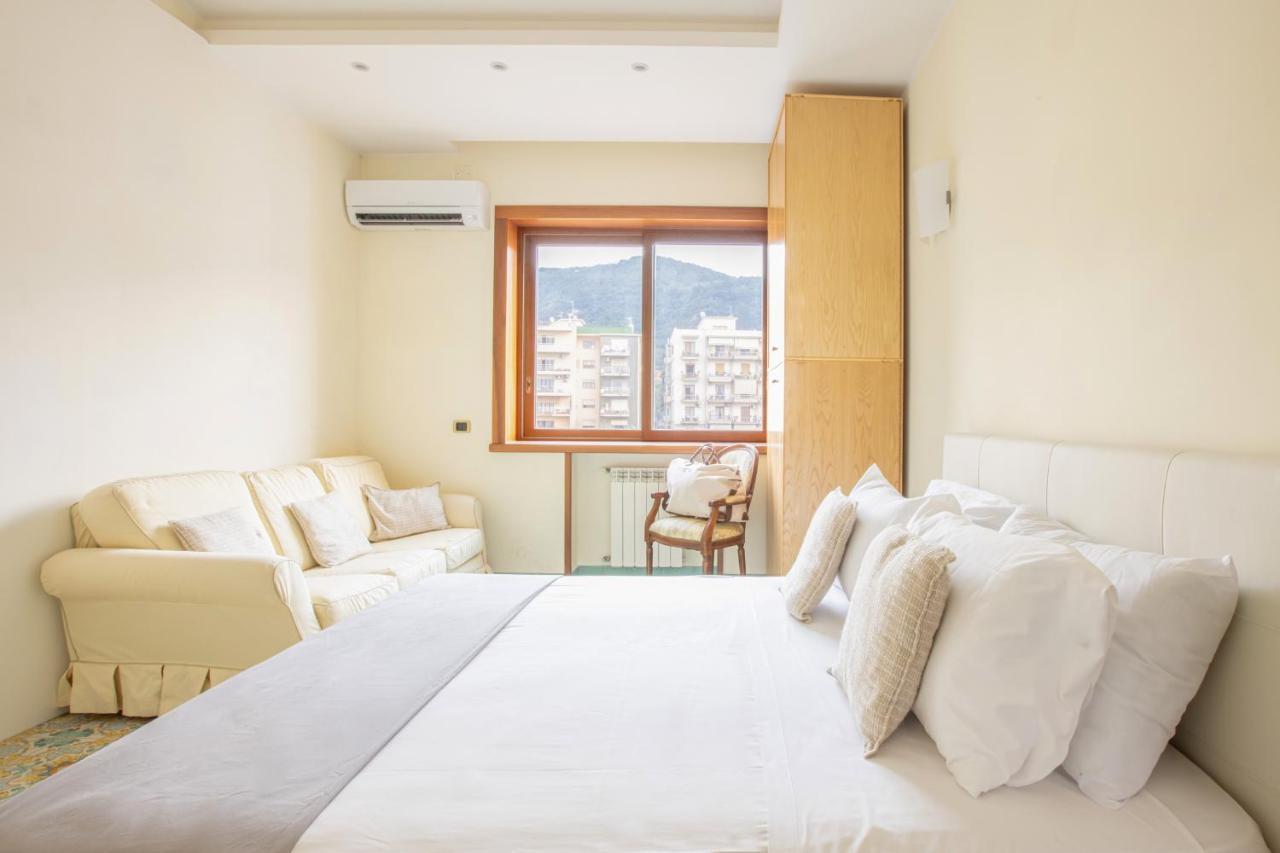 Sorrentovibes - Family Home With Terrace & Amazing View In Sorrento Center Esterno foto